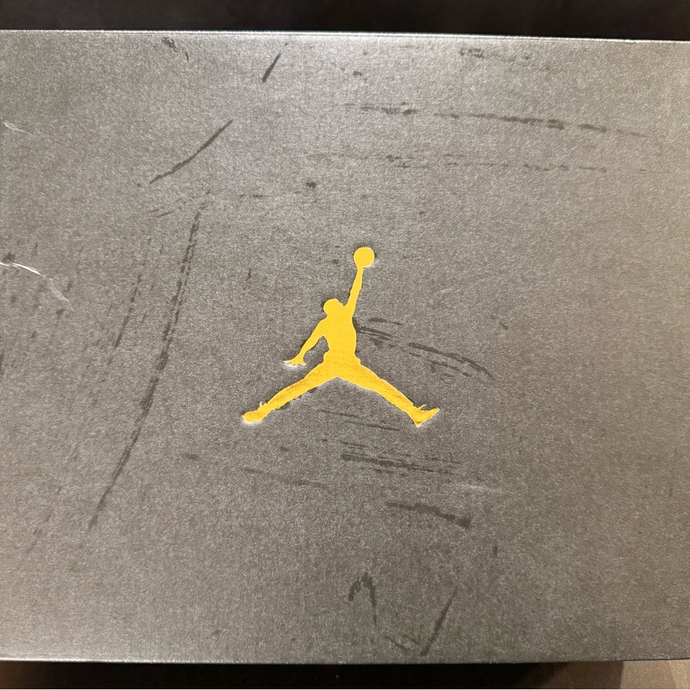 Air Jordan 1 Mid - Picture 7 of 8